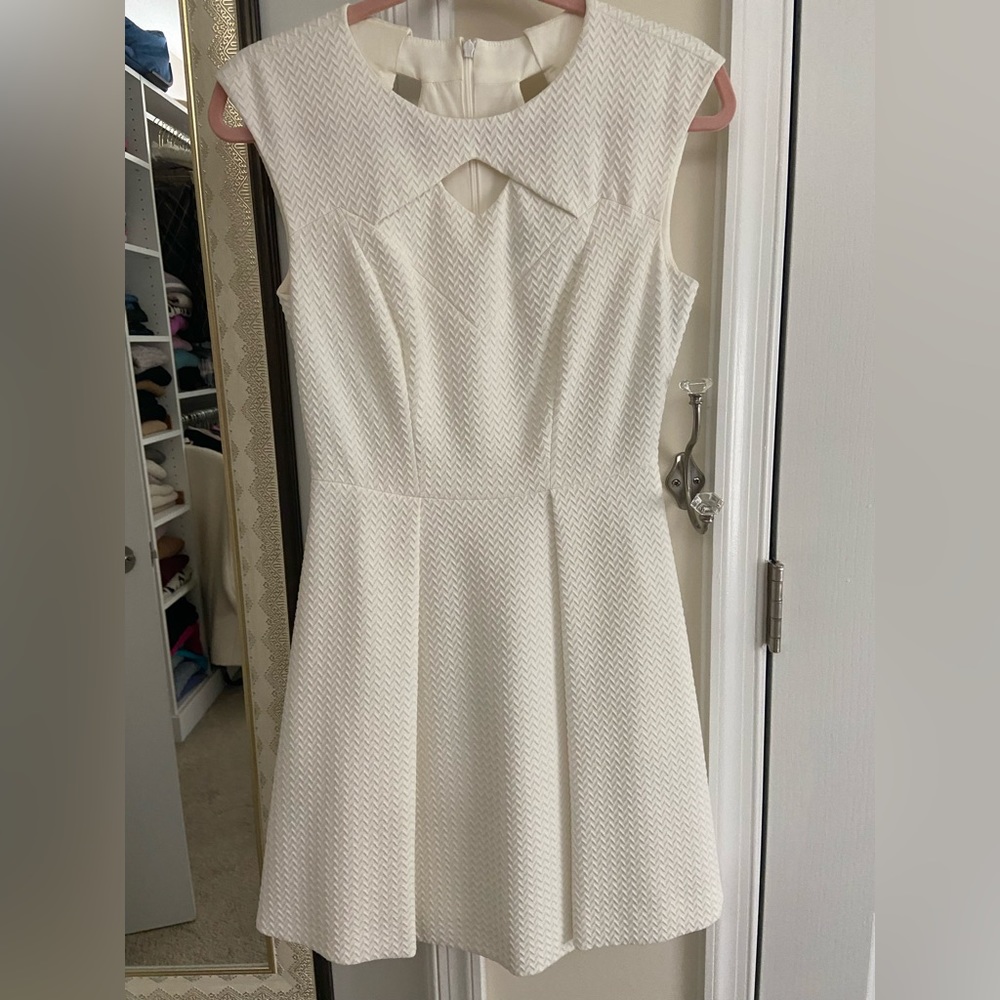 White Karen Millen dress in size 6